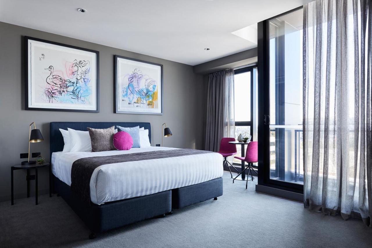 더 첸 멜버른 - 아트 시리즈 박스 힐 외부 사진 A bedroom at the Hotel